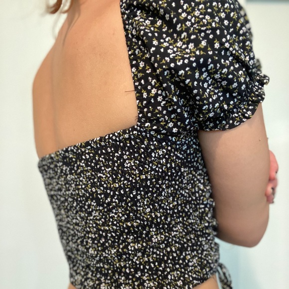 PAPER MOON navy & white floral cottage core crop top. Princess sleeves rouching - Picture 4 of 5